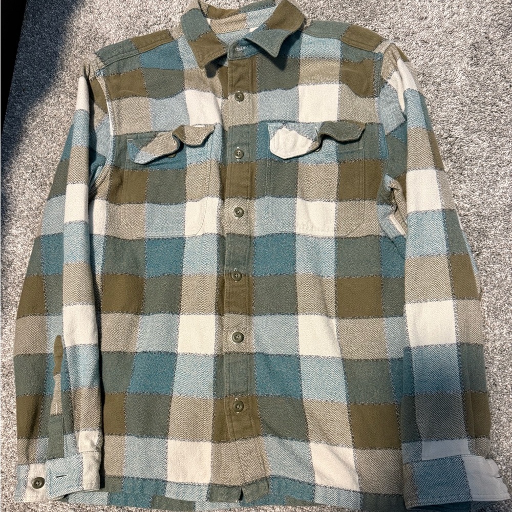 Patagonia plaid Button-Up Shirt in Blue, Green, and Cream men’s medium